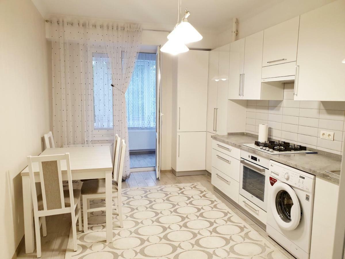 Center Apartment On Albisoara Street تشيسيناو المظهر الخارجي الصورة
