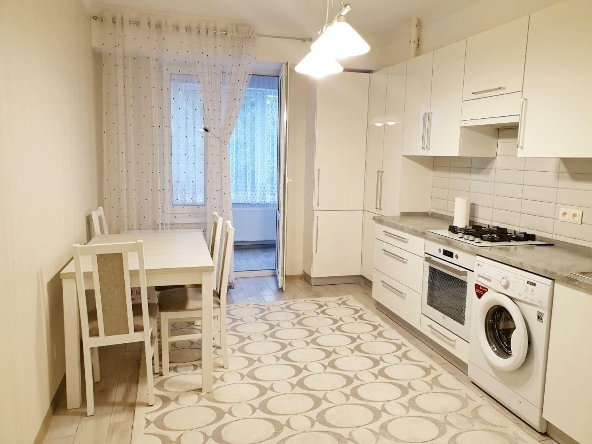 Center Apartment On Albisoara Street تشيسيناو المظهر الخارجي الصورة